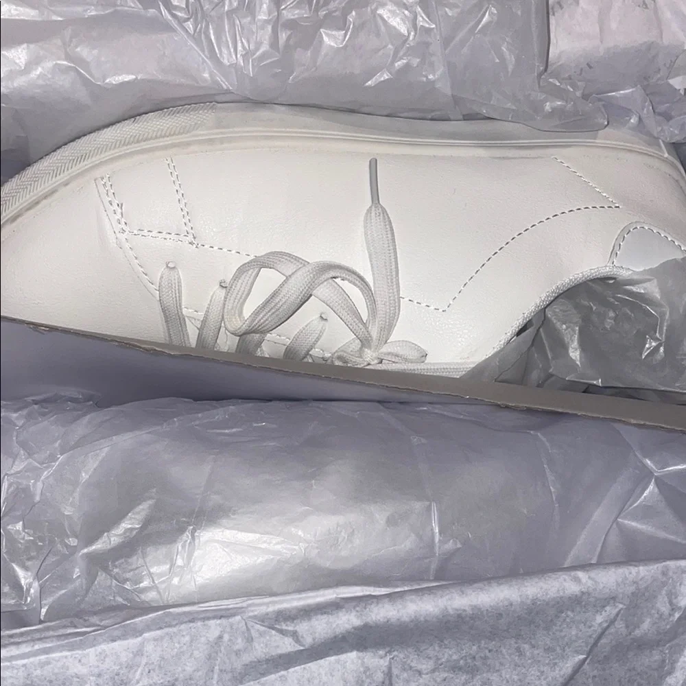 SALE 🎉  Men’s, New Classic White Sneakers - Picture 2 of 4